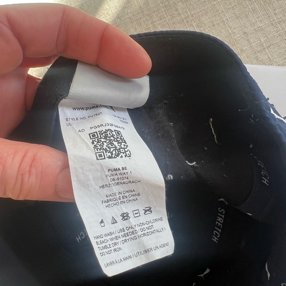 Puma cap navy excellent condition L/XL Navy elastic inside strap. Super soft - Picture 10 of 12